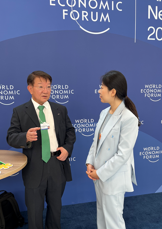 红盘 中国工程院外籍院士李相烨：以往每生产1吨氨就会排放2.4吨二氧化碳 “绿氨”技术能帮助减排