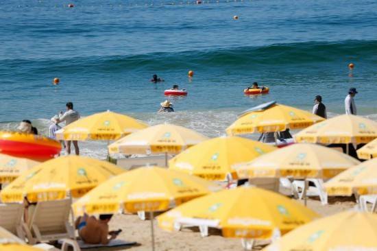 悦配资 躲酷暑 韩国“酒店度假”需求激增